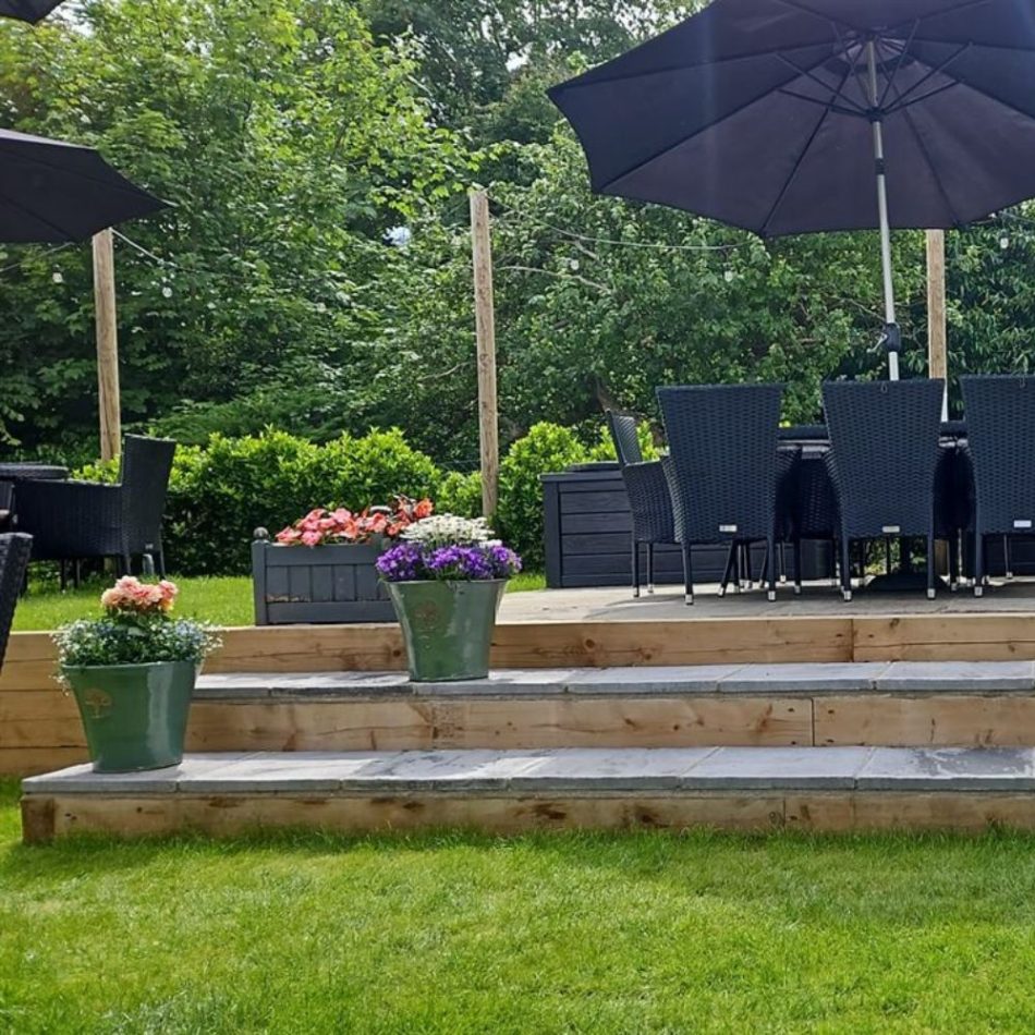 Exterior Dining